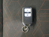 Hondaスマートキー。キーを携帯していれば、ドアの施錠・解錠が簡単に行えます。