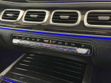 クライメートコントロールは運転席・助手席それぞれで温度設定が可能な独立式オートエアコンで快適です!