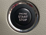 キーを持たなくてもスイッチを押すだけで簡単にエンジン始動できます。