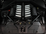 6.6リッターV12 ツインターボエンジンは静粛性にも優れております。