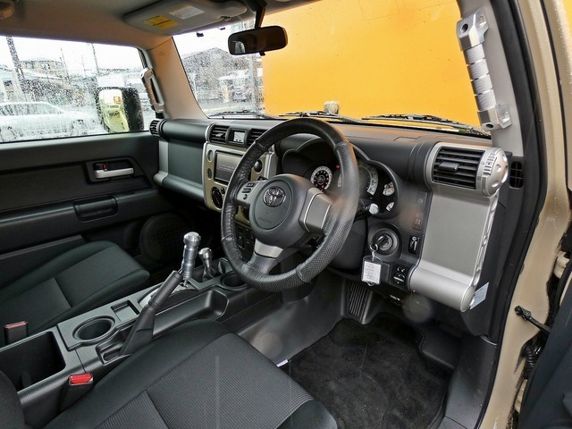 中古車 トヨタ FJクルーザー の中古車詳細 (84,000km, ベージュ 中古車 トヨタ FJクルーザー の中古車詳細 (84,000km, ベージュ