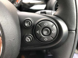 ハンドル右のボタンでオーディオの選択や音量の調節が可能です。ハンドルから手を放さず操作できるので安心です。