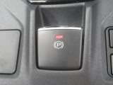 パーキングブレーキを自動で作動・解除ができる電子制御パーキングブレーキ搭載です。ペダルよりもより簡単にスイッチ一つで操作可能です。