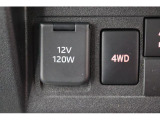 「2WD」「4WD」をスイッチで切替可能です。路面状態や目的に合った走行モードを選択できます!