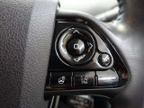 右側のステアリングスイッチの操作で、メーター内のマルチインフォメーションディスプレイからお車の燃費などの情報を見ることが出来ます!