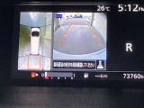 アラウンドビューモニターの映像はスピードメーターの画面に映ります。