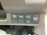 安全装置各種操作ボタン。後方のパーキングセンサーも備わってます。
