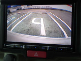 【バックカメラ】車をバックさせる際に後方の様子をカーナビのモニターで確認。バック駐車を安全にスムーズに行うことができます!
