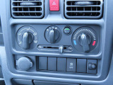 エアコン付きなので過ごし易い温度に調整してくれますよ。車内をいつでも快適空間にしてくれます。