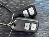 ◆スマートキー◆ポケットやカバンに入れていても、車に近づく、もしくはドアノブに触れるだけで鍵の開け閉めができます♪