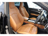 ●フロントシート『固めの座り心地でホールド性の高いフロントシート。最適なシートポジションと長距離でも疲れにくい設計になっています。』