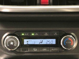 AUTOエアコンを装備しています♪室内の温度を設定するとセンサーが室温を感知して、温度、風量を自動的にコントロ-ルして快適な空間を作ってくれます!
