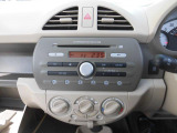 オーディオはラジオ&CDです。シンプルでダイヤルも大きく、走行しながらでも視線を動かさずに音量調整等可能です。