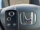 【Hondaスマートキー】カバンやポケットに入れたままでもドアの施錠・解錠が可能なスマートキーを装備。エンジンのオン・オフ時もカギを取り出す必要が無いから便利です♪