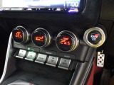 左右独立温度コントロールフルオートエアコン!運転席、助手席それぞれ独立して温度設定が可能です。