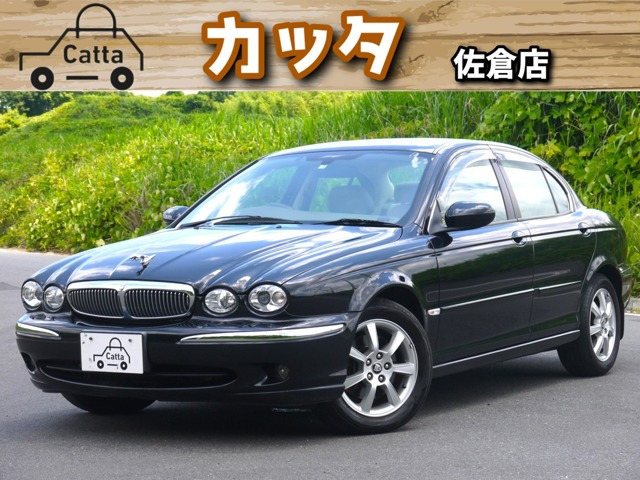 中古車 ジャガー Xタイプ 2.0 エグゼクティブ 天井張替済/ETC/ベージュ革シート の中古車詳細 (52,000km, ブラック, 千葉県,  76.5万円) | 中古車情報・中古車検索なら【車選びドットコム（車選び.com）】