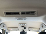 ルーフに取り付けた「ナノイー」搭載のファンで空気を効率的に循環させることで室内空間の温度を均等に保ち心地良い車内♪