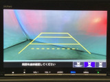 バックでの車庫入れも安心です! リアカメラが付いているバックモニター付のナビを装備しております。操作線もついており距離感も画面から確認できます。