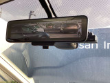 後席の同乗者・荷物などで遮られがちな後方視界をスマートルームミラーで確保!車両後方カメラ映像をルームミラーに映し出すことができます☆