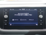 MirrorLink、AppleCarPlay、Android Autoに対応。App-Connectを利用して、対応するアプリケーションを車載器の画面上で閲覧したり、音声で操作することが可能です。
