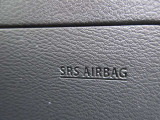 運転席にSRS二-エアバッグを採用 下肢の障害を軽減ことができます