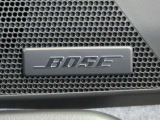 Boseの12スピーカーを搭載。低音域をさらに強化し、音質を向上させる専用チューニングを実施。8cmのツイーター(ドア部)には、質感高いアルミ素材を採用しています。
