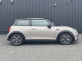 MINI正規ディーラーならではの品質の高い認定中古車を常時20台以上展示しております。