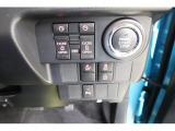 スマートキー&プッシュスタート機能を装備しており、ドアの開閉からエンジンの始動までキーを触らずに操作することができます。