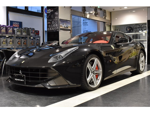 F12ベルリネッタ F1 DCT カーボンドライバーゾーン