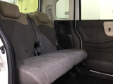 リアシートは足元広々で快適です。是非一度ご来店頂き実際にご覧になって下さい。