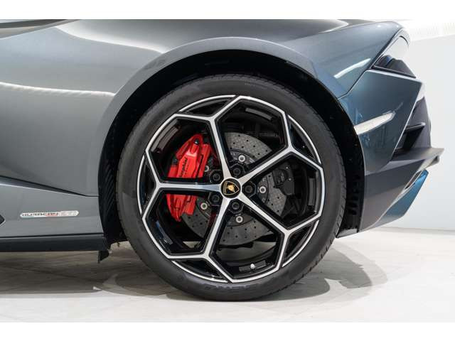 中古車 ランボルギーニ ウラカンスパイダー EVO (LDF) 4WD の中古車詳細 (15,000km, ガンメタリック, 東京都, 3,780万円) | 中古車情報・中古車検索なら【車選びドットコム(車選び.com)】 中古車 ランボルギーニ ウラカンスパイダー EVO (LDF) 4WD の中古車詳細 (15,000km, ガンメタリック, 東京都, 3,780万円) | 中古車情報・中古車検索なら【車選びドットコム(車選び.com)】