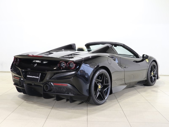 フェラーリ F8スパイダー F1 DCT の中古車詳細 (2,000km, クロ