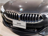 【キドニーグリル】BMWは約90年もの間、ほぼ全ての車両にひと目でBMWだと分かるこの特徴的なフロントグリルが備えられ、デザイン・アイコンとして親しまれてきました。