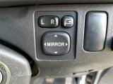 運転席、助手席パワーウィンドウ、集中ドアロック、リモコンキーです。