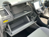 収納スペース・車検証や小物入れに!たくさん入ります。