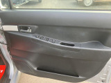 こちらドア付近の写真となります。お車乗車に関して一番動作が多い部分となり、走行中、お客様を守る大切な場所です。細部までご確認ください。