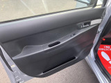 こちらドア付近の写真となります。お車乗車に関して一番動作が多い部分となり、走行中、お客様を守る大切な場所です。細部までご確認ください。