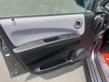 こちらドア付近の写真となります。お車乗車に関して一番動作が多い部分となり、走行中、お客様を守る大切な場所です。細部までご確認ください。