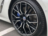 BMW純正20インチホイール。洗練されたデザインで、足元の個性を引き立てます。