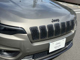 初代JEEP WILLYSからインスピレーションを得た丸目ライトとボクシーなフォルム。ヘッドライト、フロントフォグライト、テールライトにLEDを初採用