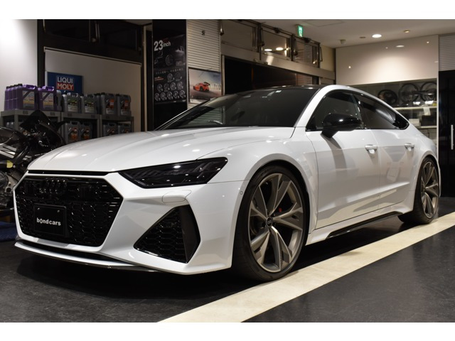 RS7スポーツバッグ 4.0 4WD AKRAPOVICマフラー カーボンスタイリング