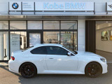 【BMWの伝統-3】BMWのお車は、“駆け抜ける歓び”を体現しております。走行の安定性とコーナリングの良さを追求し、思い通りにハンドルの操作可能です。