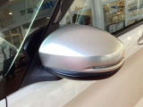 【電動格納ミラー】ボタン1つでミラーが動くのですごく便利♪