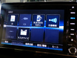 CD、DVD、Bluetooth、AM、FM、AUX、スマートフォン接続ができます。