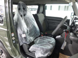 広い車内空間です。視線が高くて意外と見切りがしやすく運転がしやすいと感じる方が多いようです。