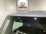 Honda SENSING装着車です。衝突を予測してブレーキをかけたり、前のクルマにちょうどいい距離で走行できる多彩な安心・快適機能を搭載した先進の安全運転支援システムがドライバーをサポートします。