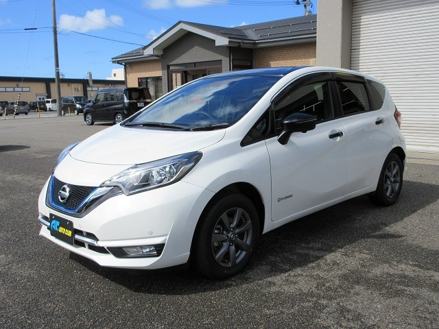 ノート 1.2 e-POWER メダリスト FOUR ブラックアロー 4WD 