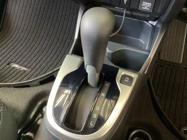 中古車 ホンダ フィット 1.3 13G Fパッケージ コンフォート