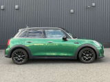 MINI正規ディーラーならではの品質の高い認定中古車を常時20台以上展示しております。
