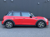 MINI正規ディーラーならではの品質の高い認定中古車を常時20台以上展示しております。